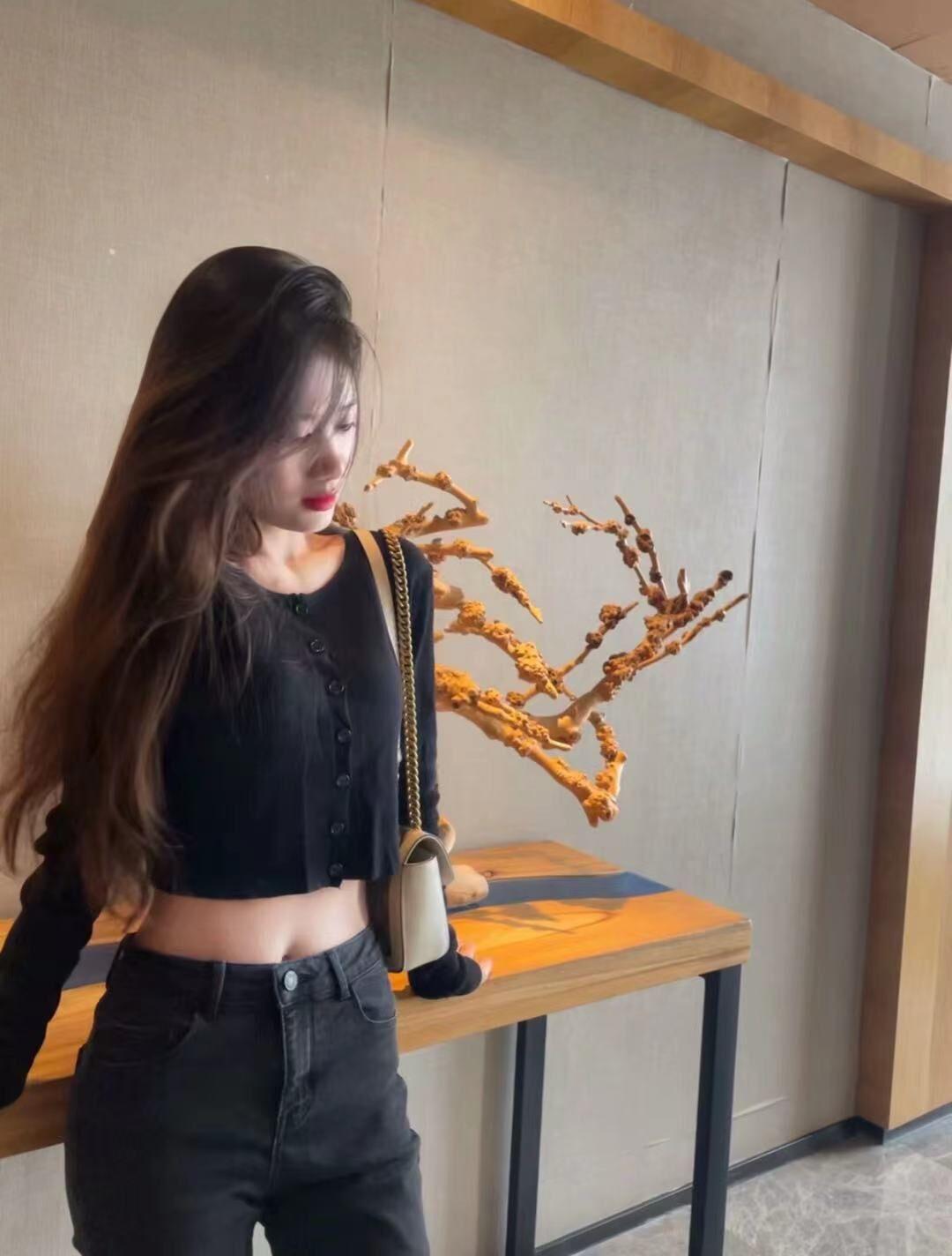 阳澄湖中路小美女,身材好,脾气暴躁 第1张