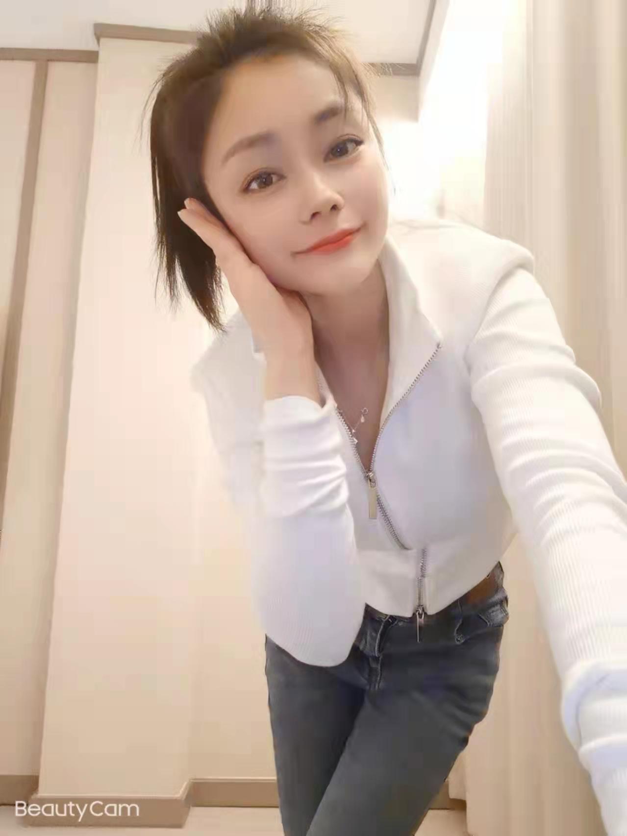 吸精妹子介绍的小姐妹非常会夹 第1张