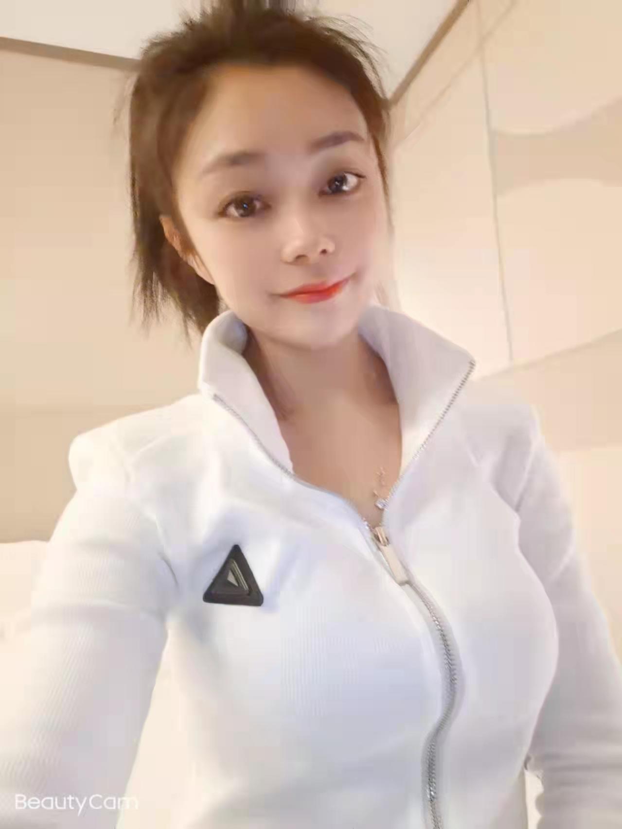 吸精妹子介绍的小姐妹非常会夹 第2张