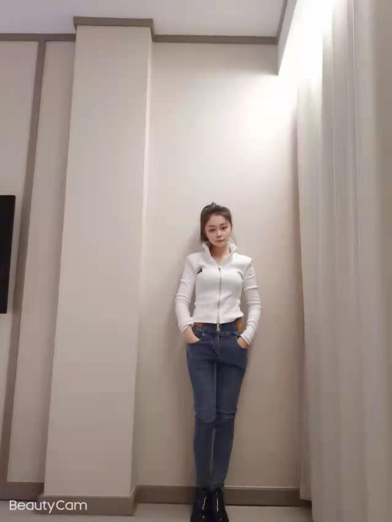 吸精妹子介绍的小姐妹非常会夹 第6张