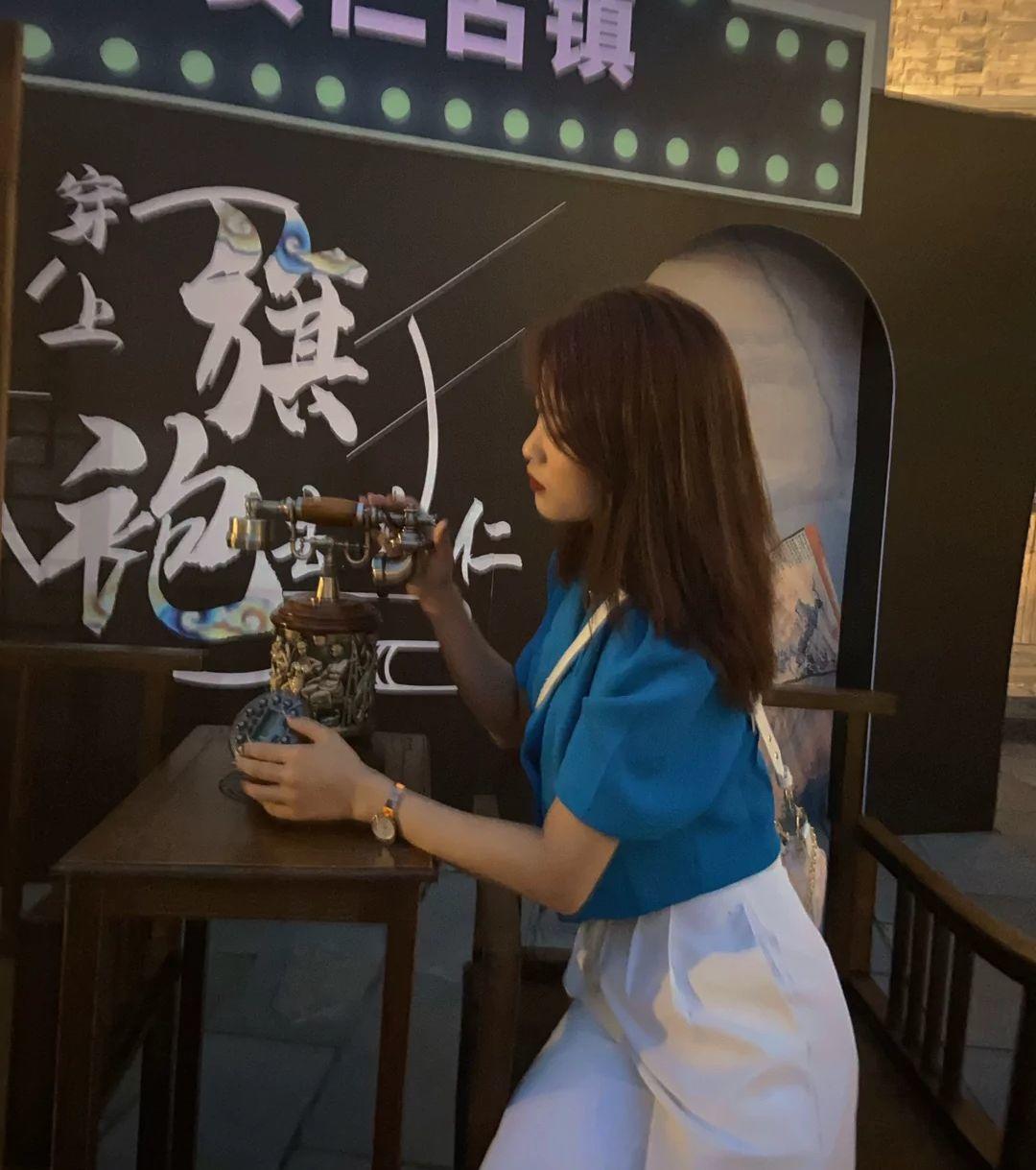 体验浪荡丝袜控美女，妹妹丝袜多 第2张