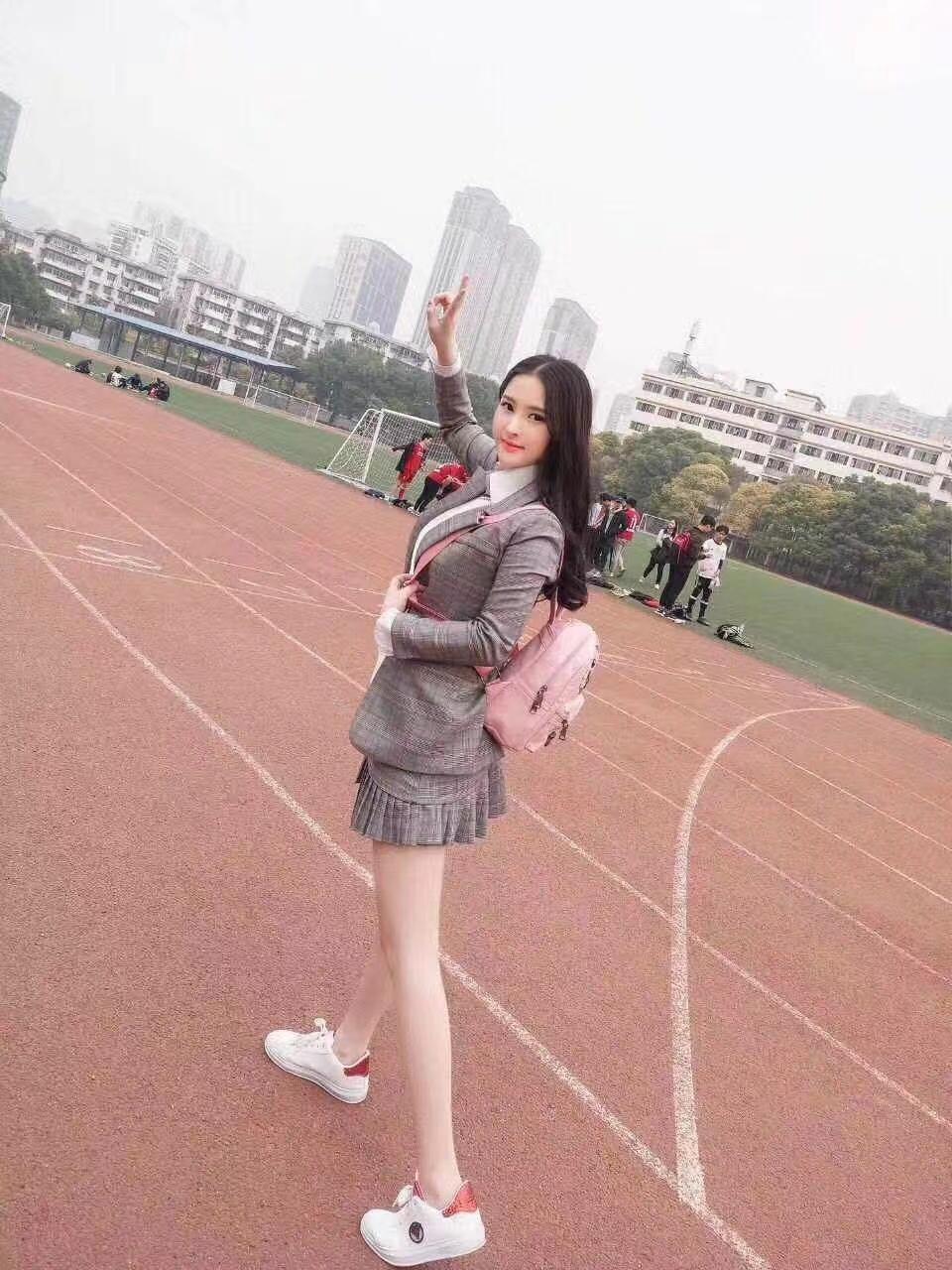 南京雨花台小姐姐清纯可爱 第1张