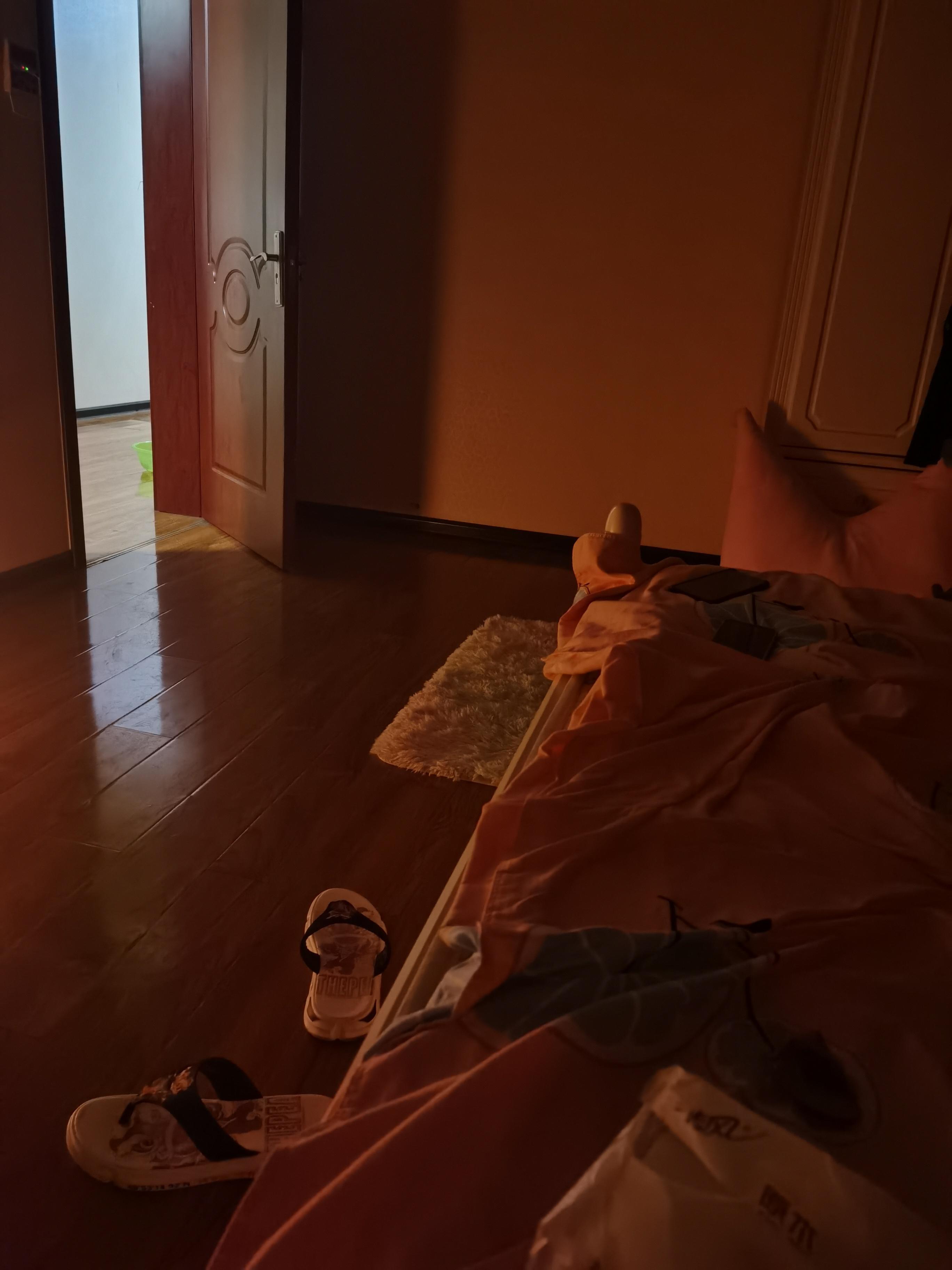 前些天验证论坛里发的一个长腿妹 第4张