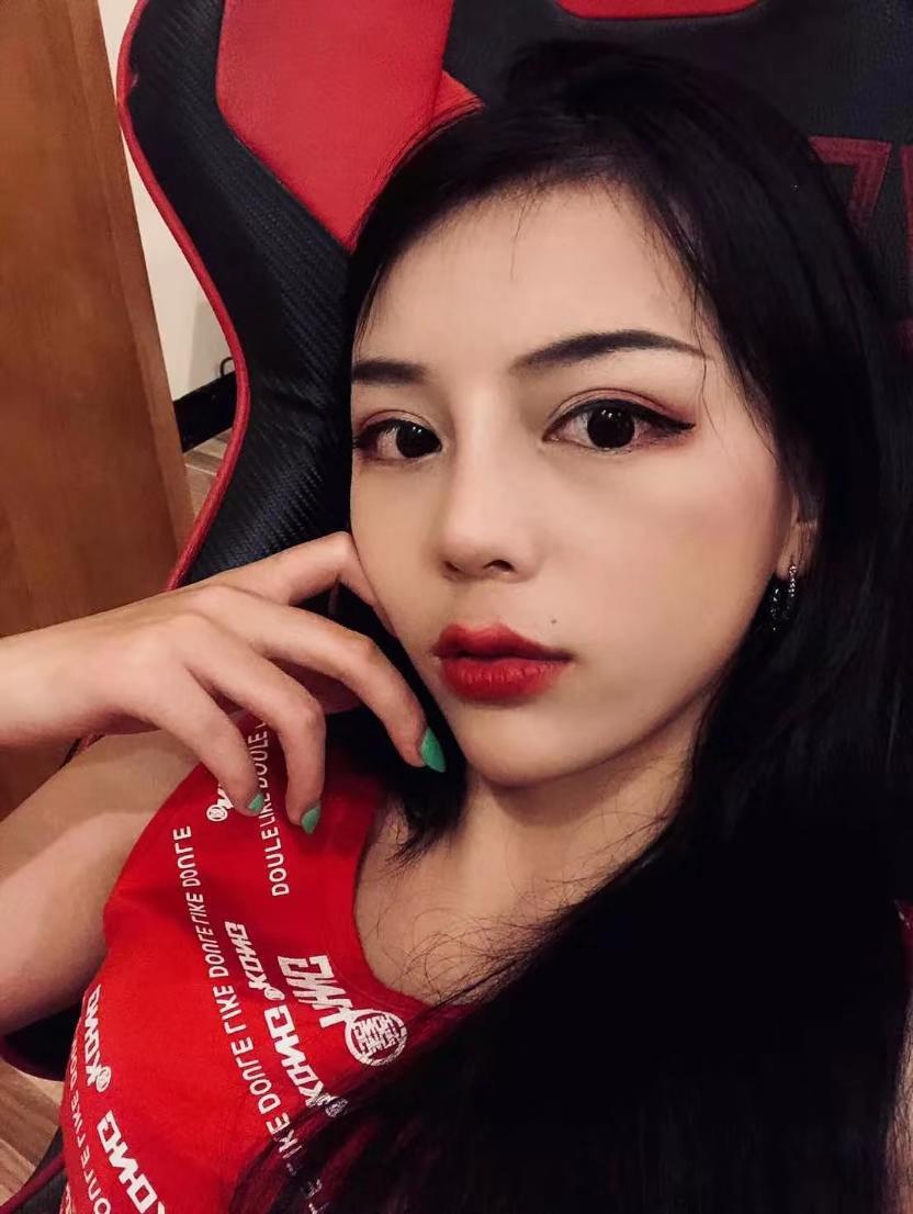 97年小气质的妹子 第2张
