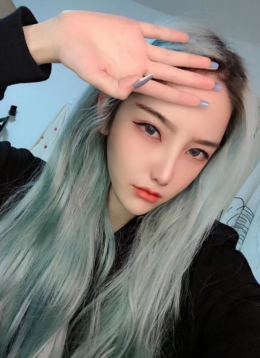 小嫩妞谨瑜，猫女性格，外表高冷实则骚主动 第2张