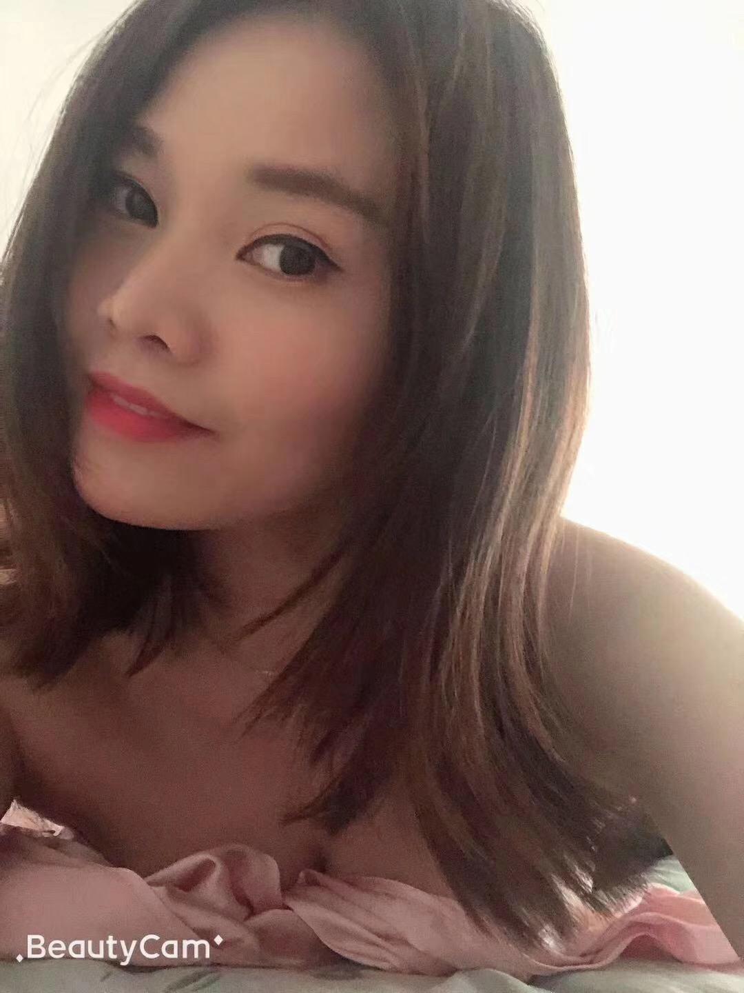 东圃菲菲，身材还不错 第2张