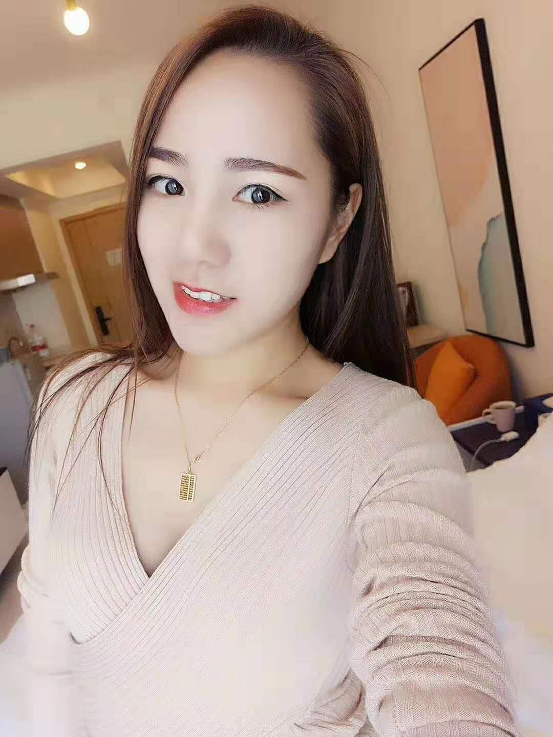 东站高颜值美女主播一枚 第4张