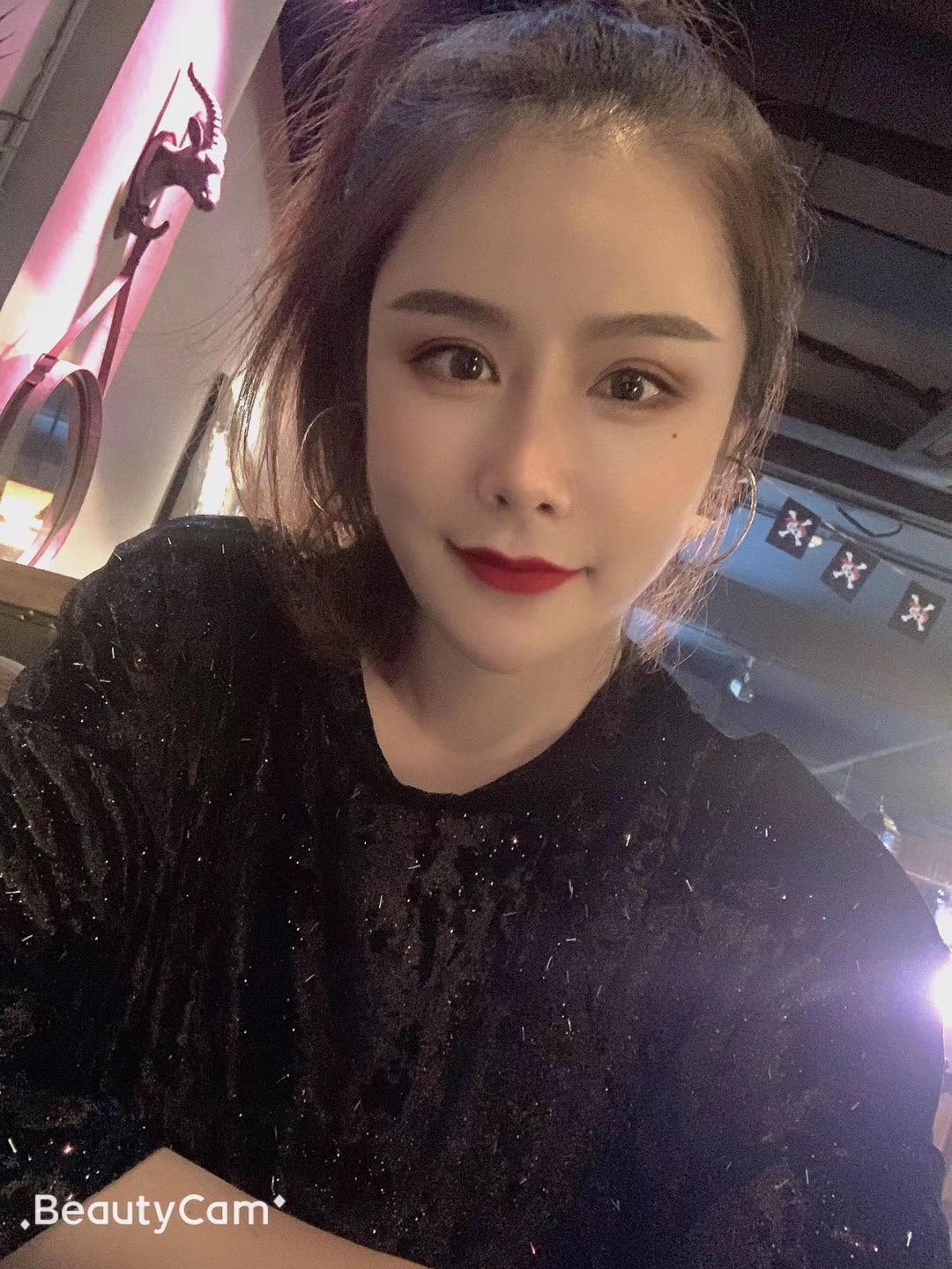 极品美女一次风流 第3张