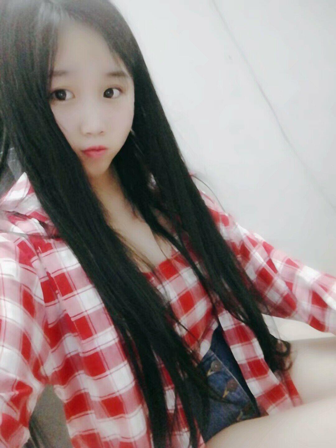 童颜巨乳00后! 第2张