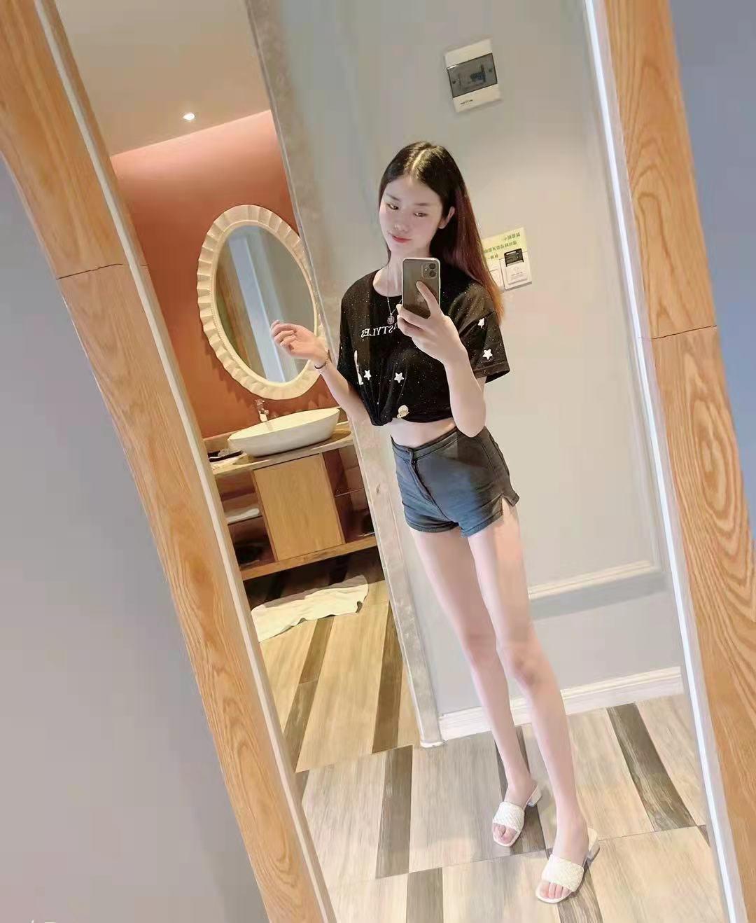 年前最后一炮私约清纯高挑老友,腿都干软了 第2张