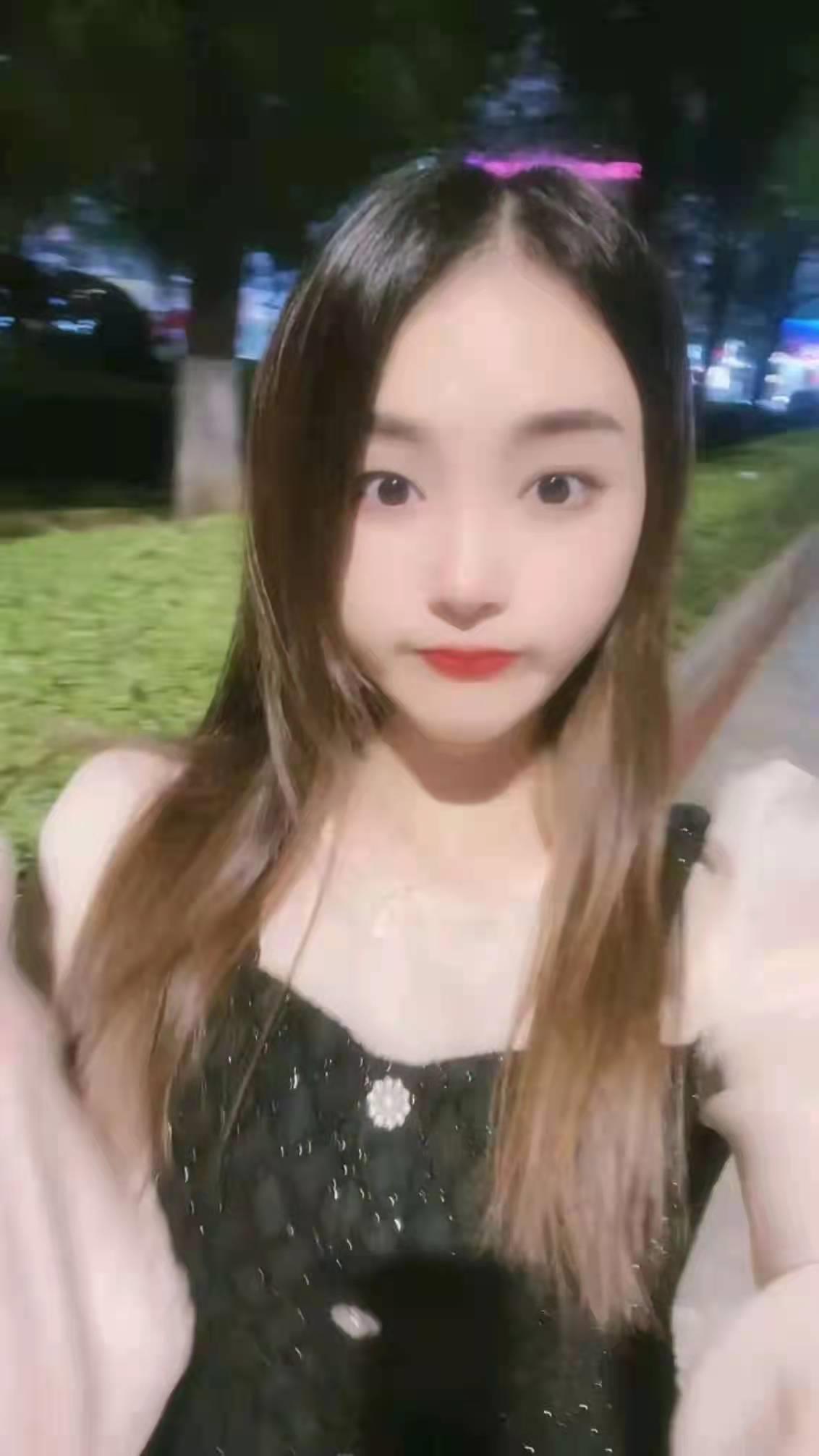 年轻漂亮身材棒的小姐姐 第1张