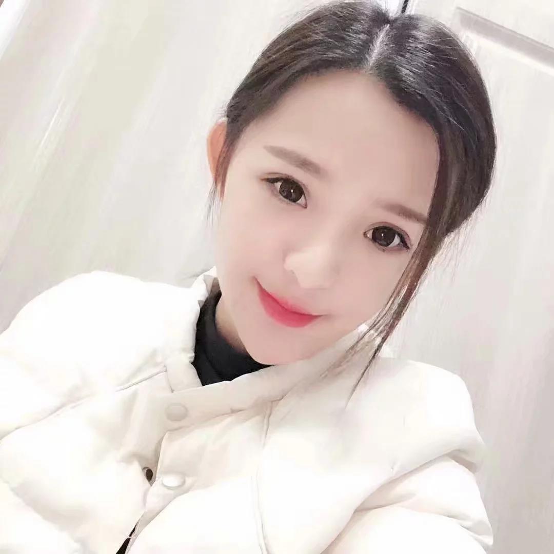 性感白嫩的美女小姐姐 第1张