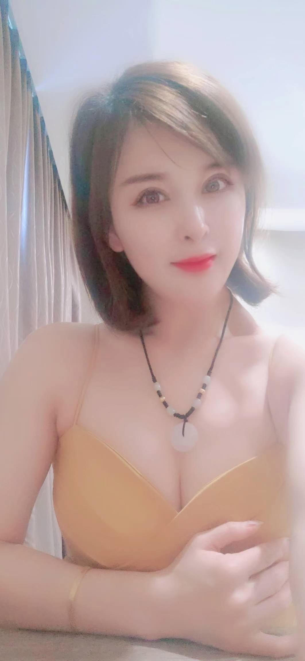 经区皮肤白嫩的美女 第1张
