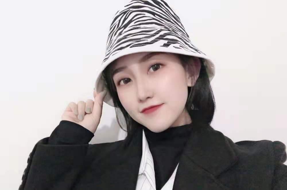 斯文小姐姐 第1张