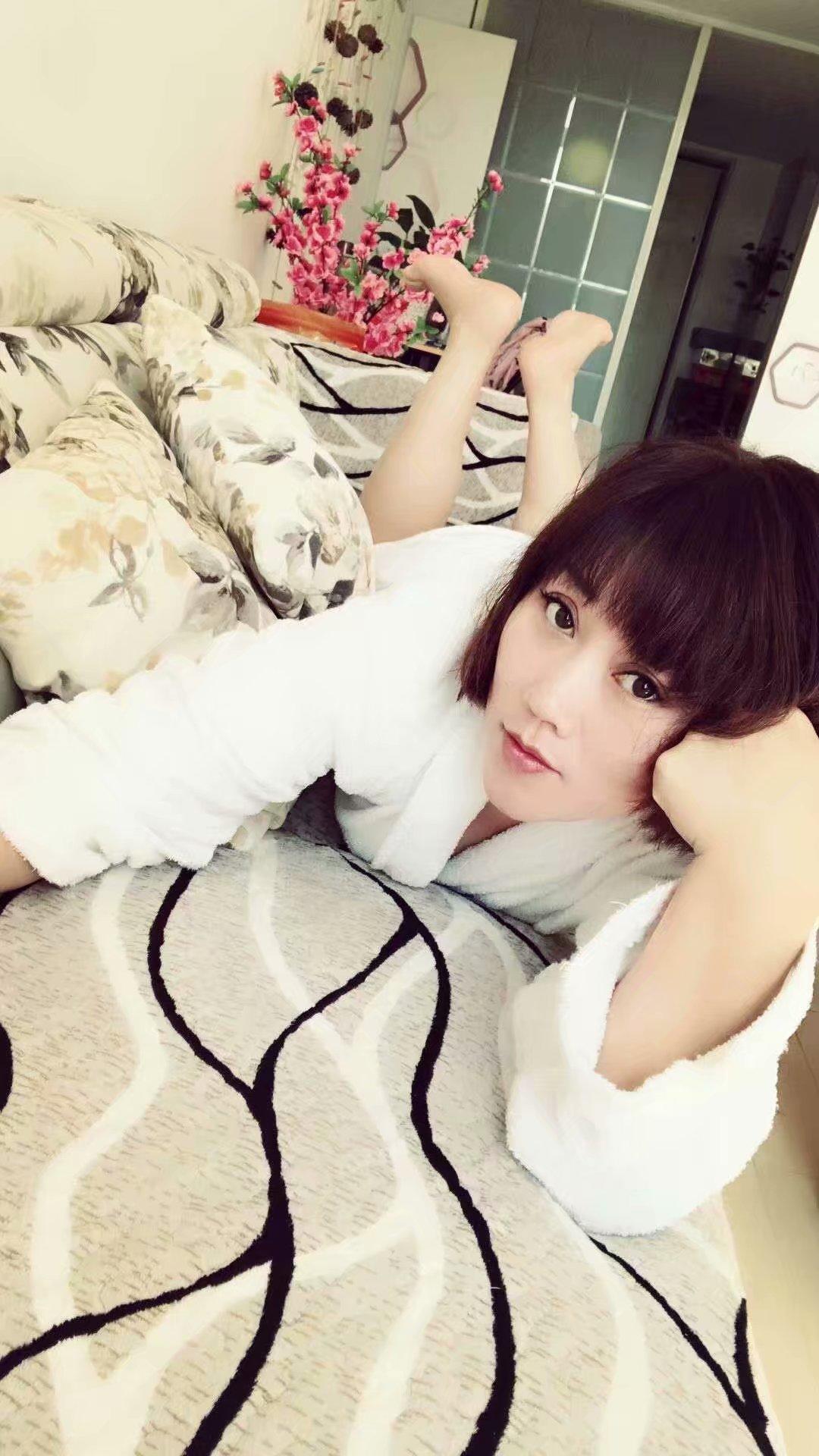 经区气质妹 第2张