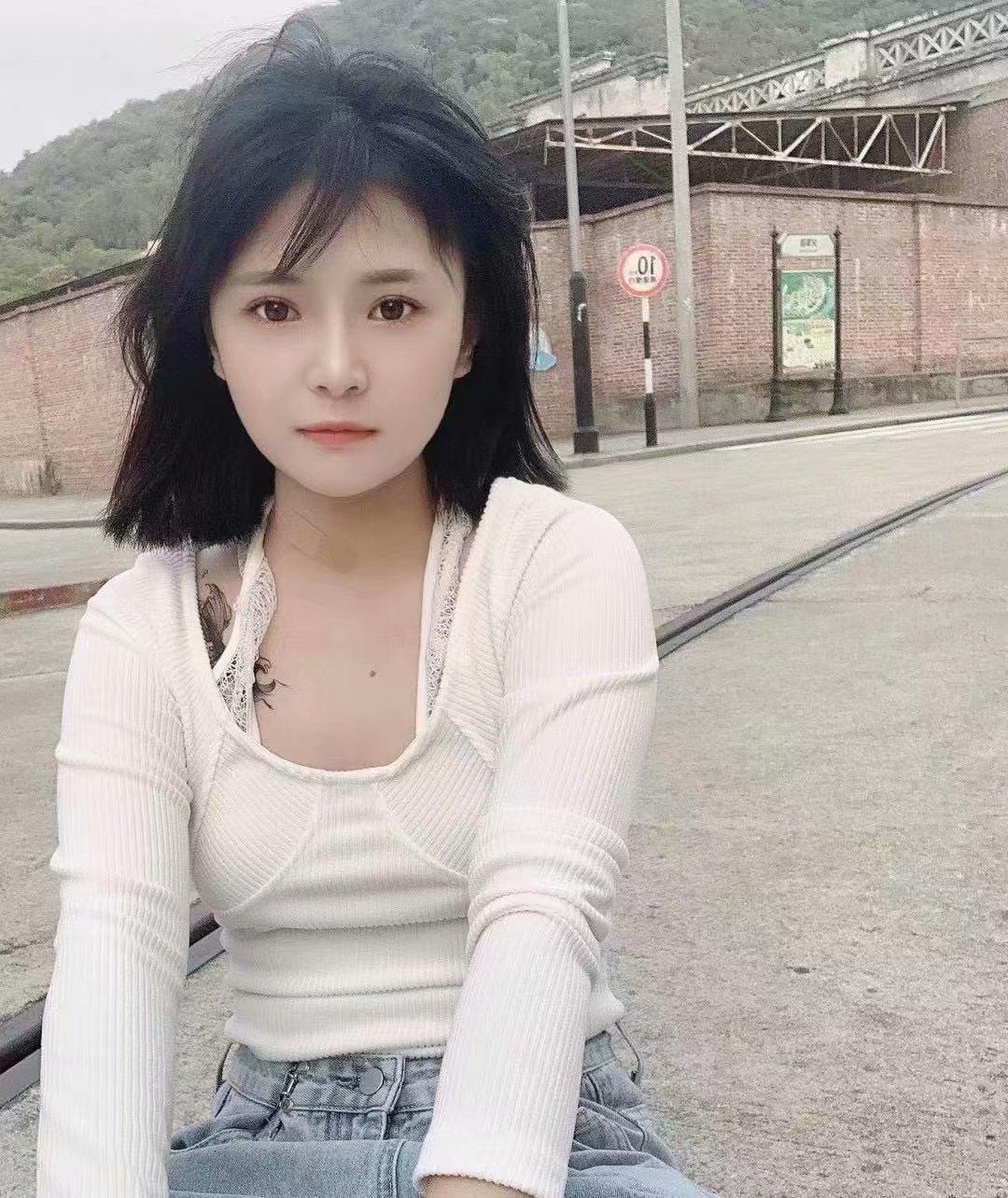 武昌小巧灵气的妹子甜橙橙 第1张