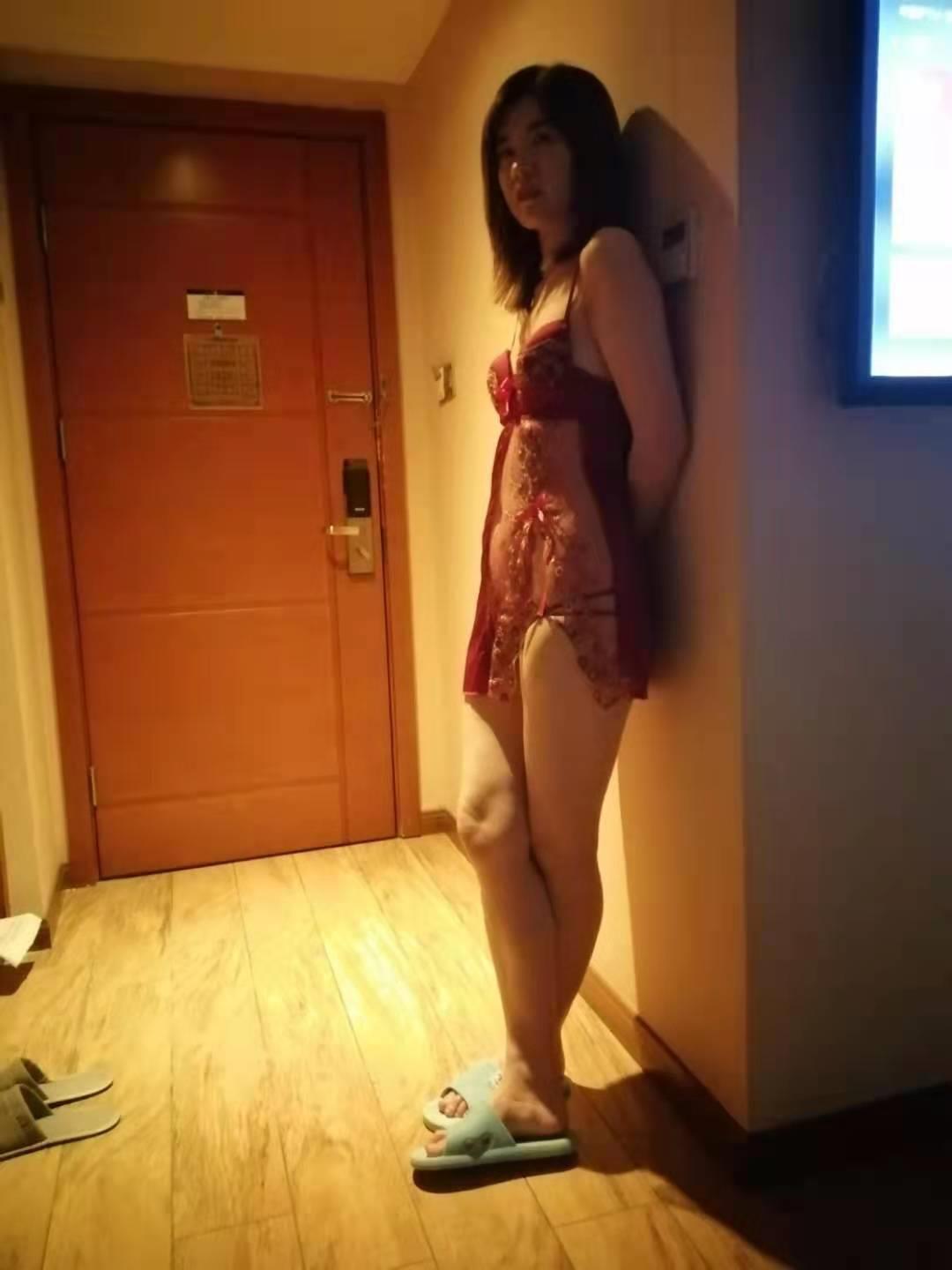 身材极品的性感妹子,要身高有身高,要屁股有屁股,而... 第2张