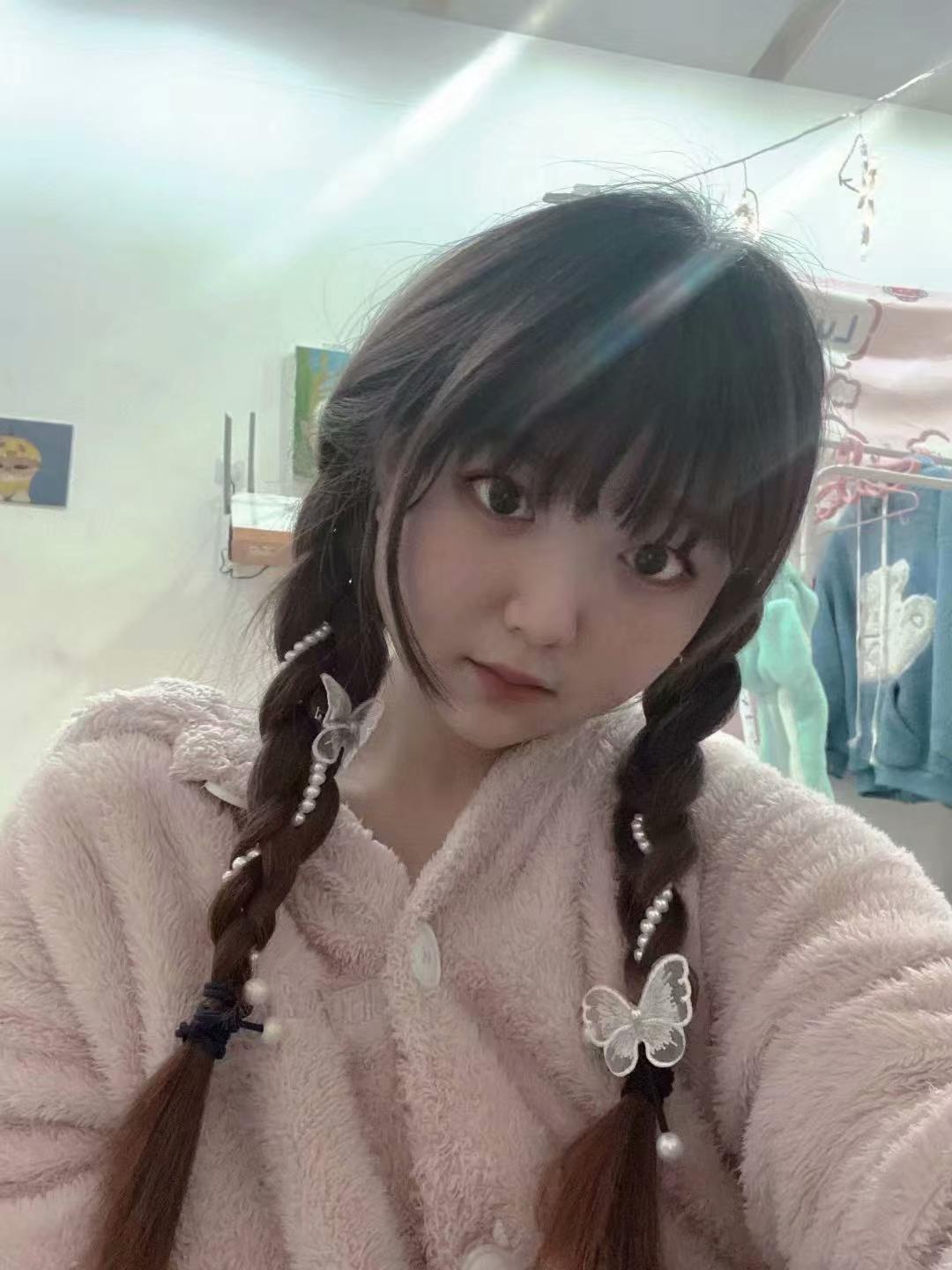 01年大胸妹 第3张