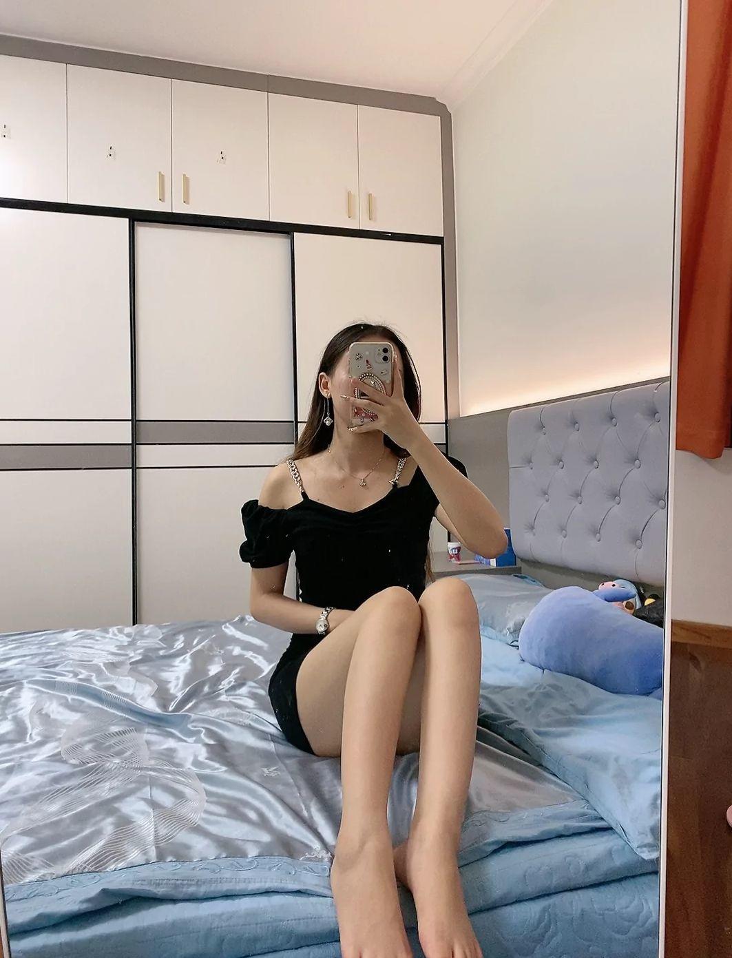 00后妹子物有所值自己看照片 第2张