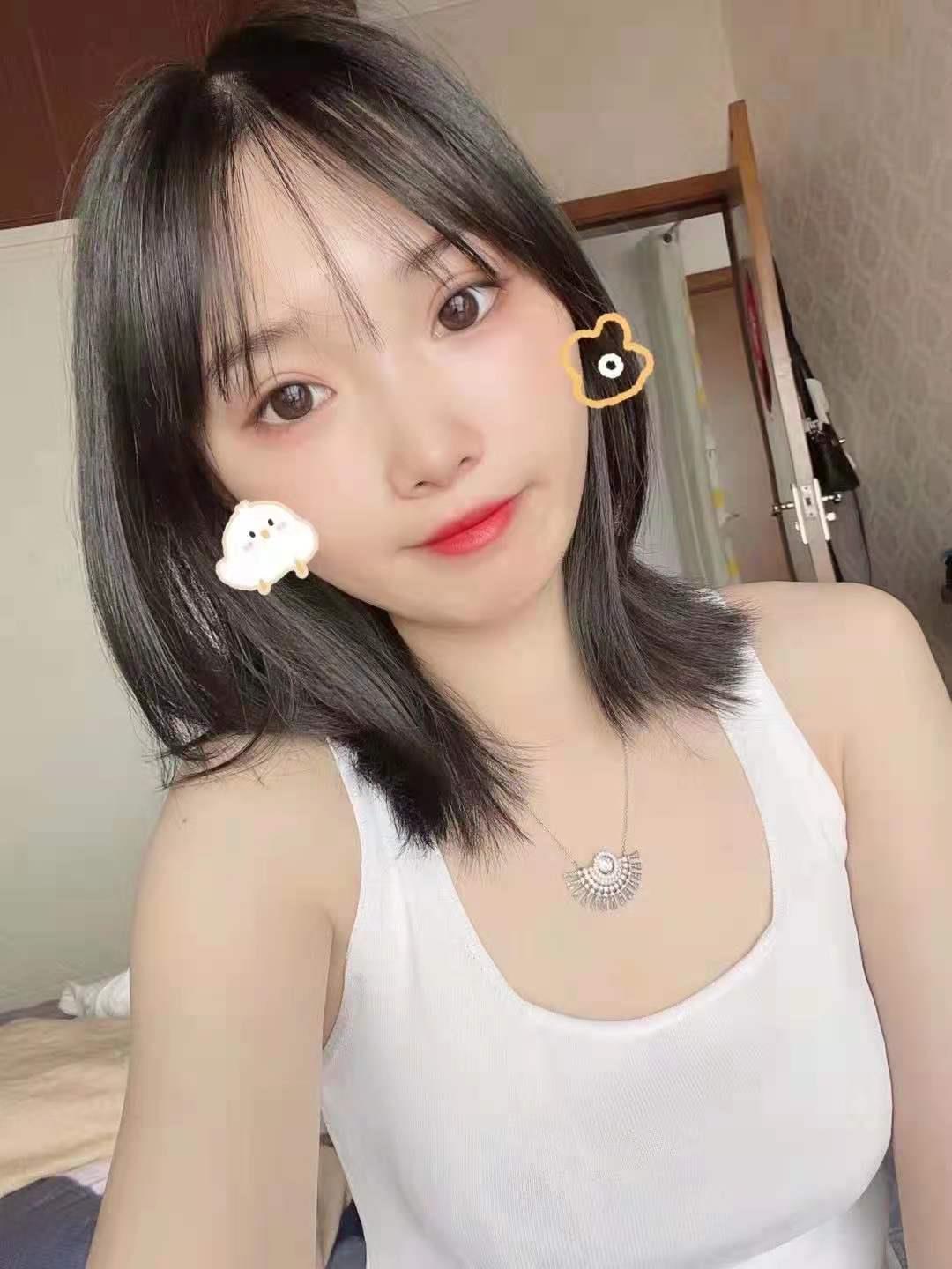 瘦小下面紧的性感美女 第1张