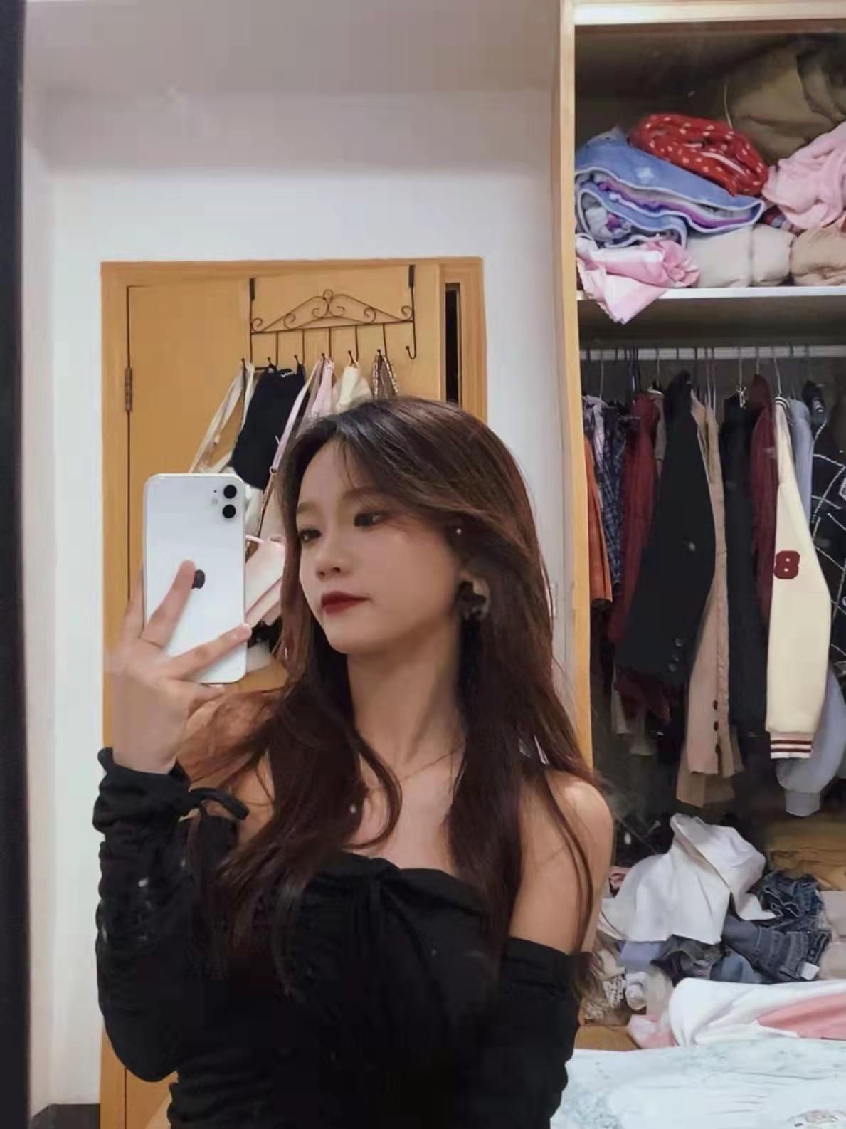 瑶海黑丝长腿性感小美女 第1张