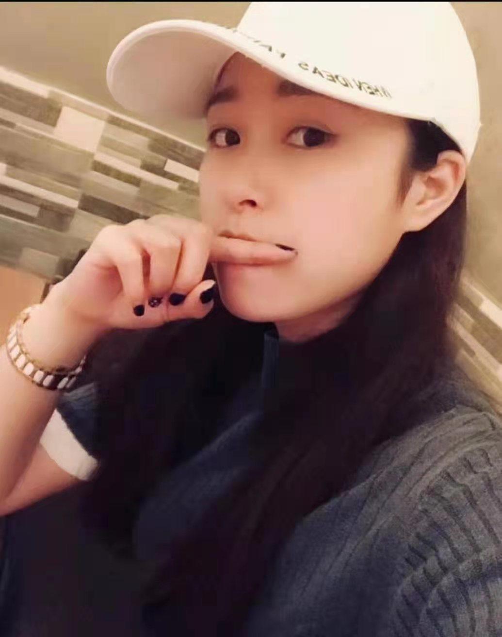 分享一个小美女,喜欢年轻的可以一试 第1张