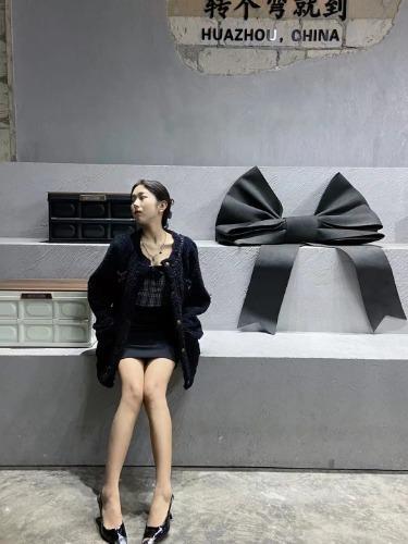 性价比不错的妹子，上面很大，很有视觉冲击力 第1张