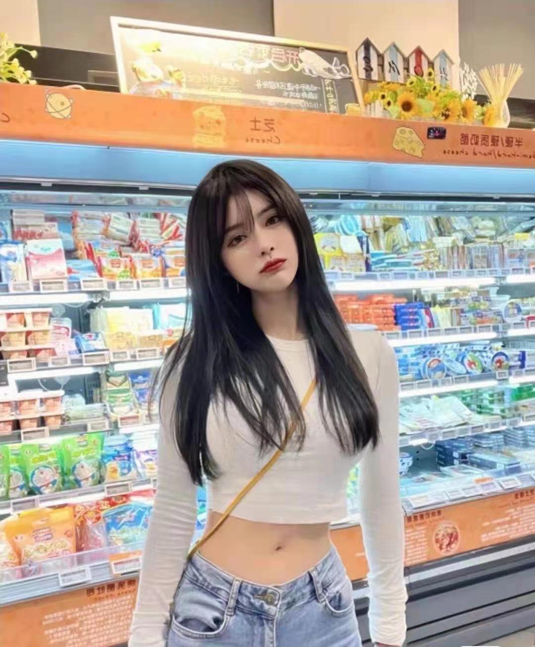 分享个很奈斯的妹子 第1张