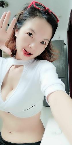 花果园兼职淫荡少妇，大咪咪，逼逼紧 第2张