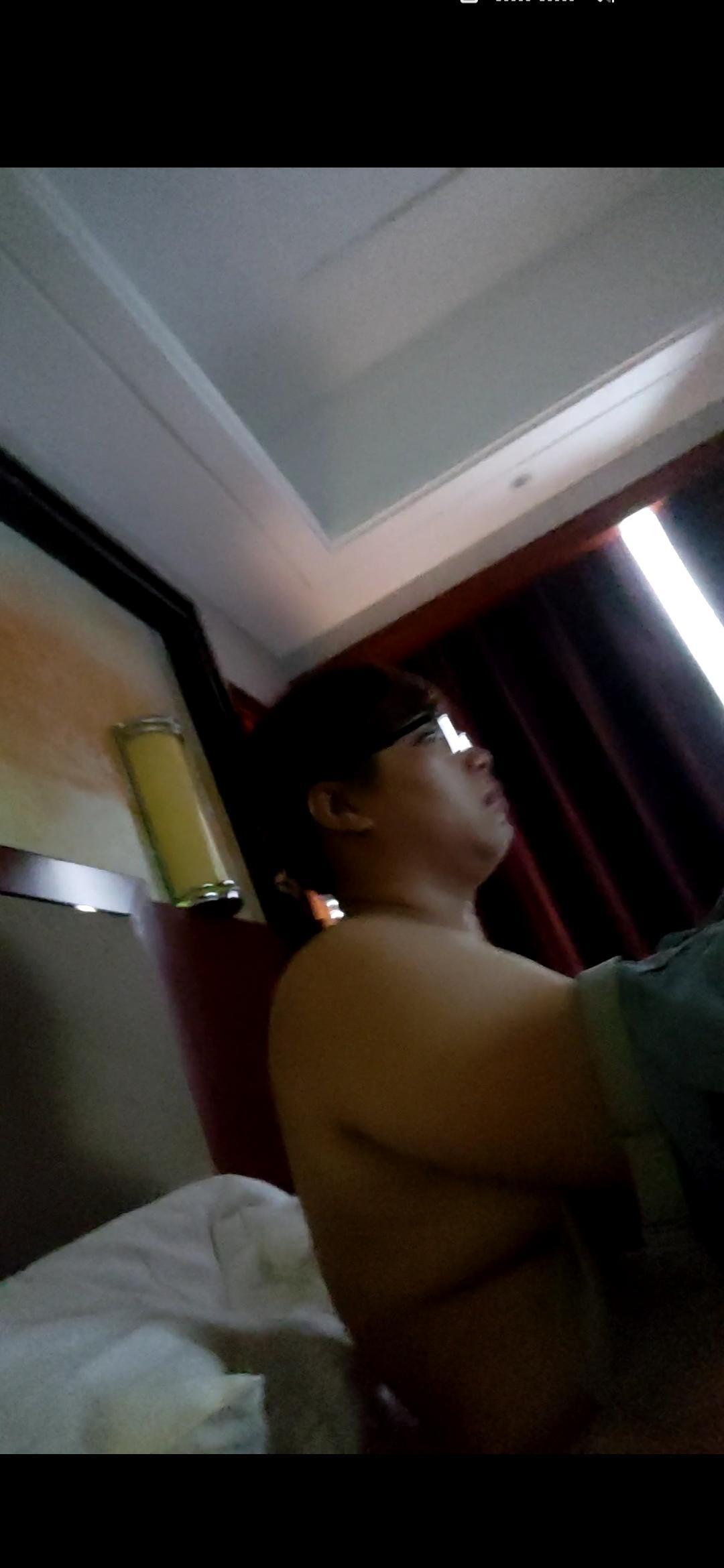 南宁偶尔出来找吃的中胖少妇 第1张