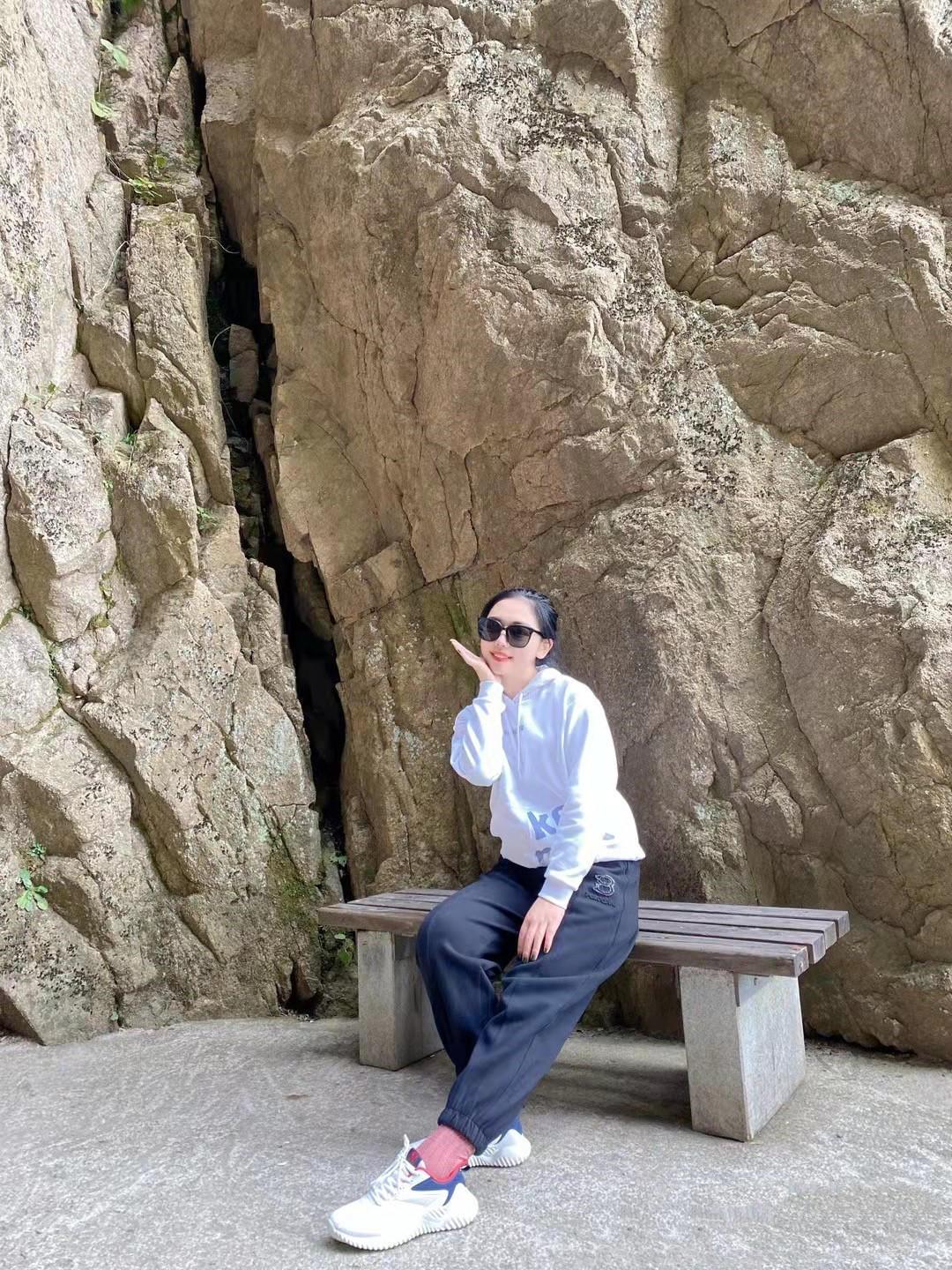 西山区身材好漂亮兼职小妹，人照一致有服务 第1张