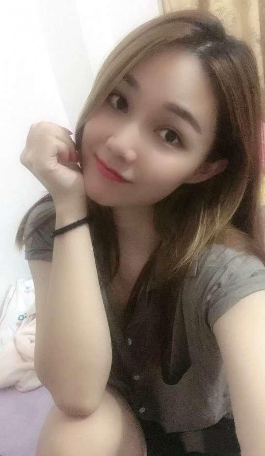 来昆明旅游上的一个清纯兼职小妹妹 第1张