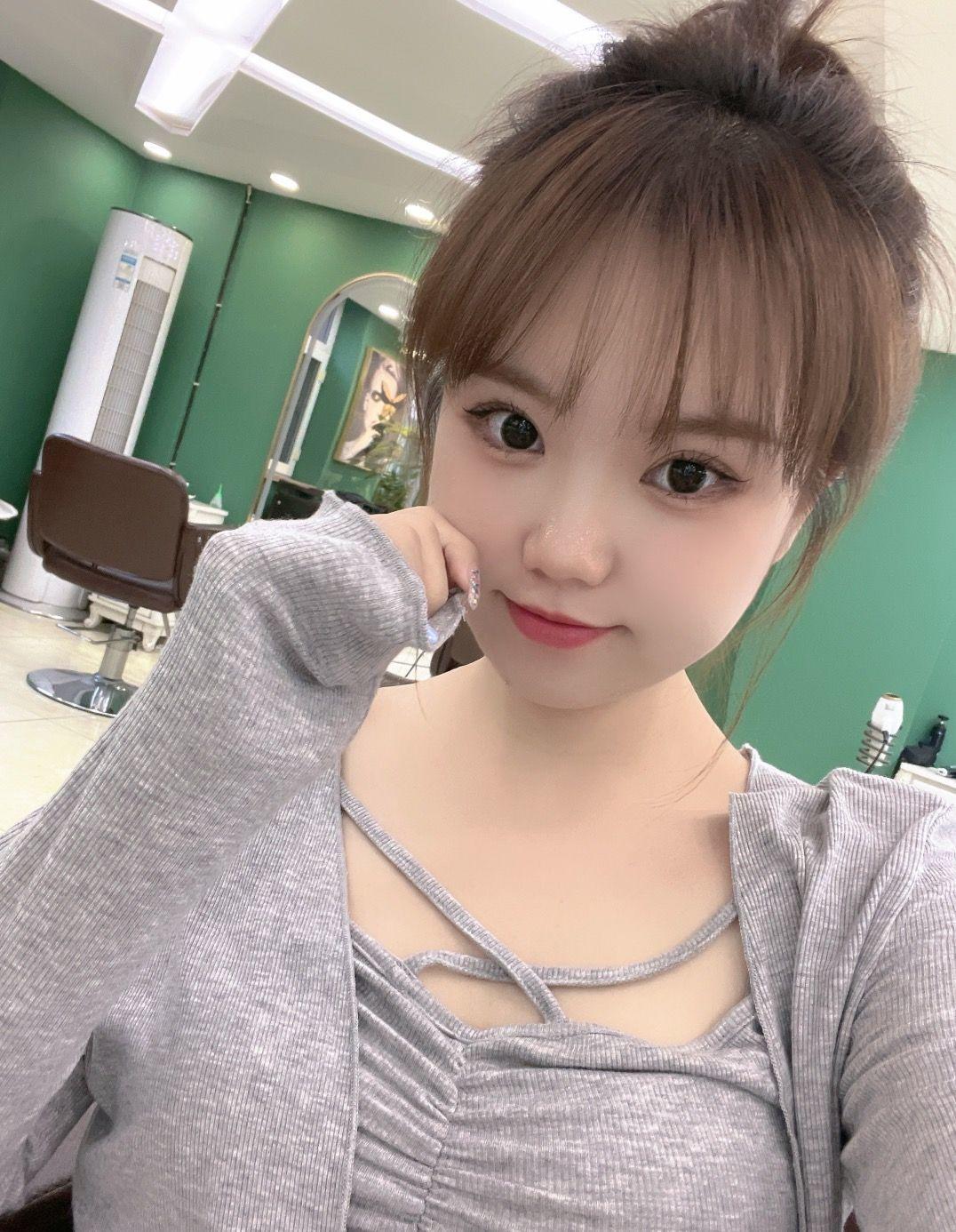 小店体验的一个极品兼职小妹 第1张