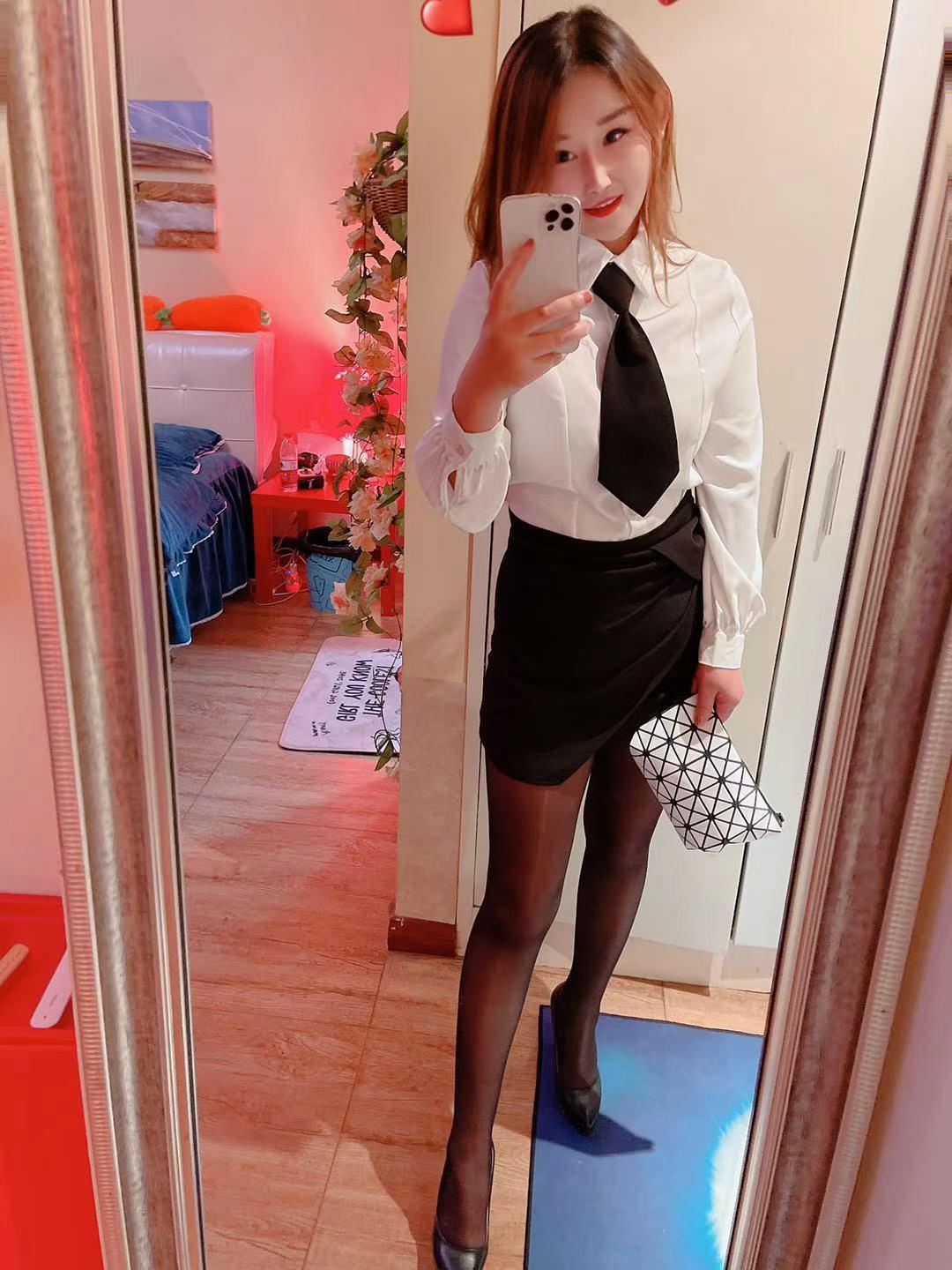 前一阵子挺火的骚女：李爽 第2张