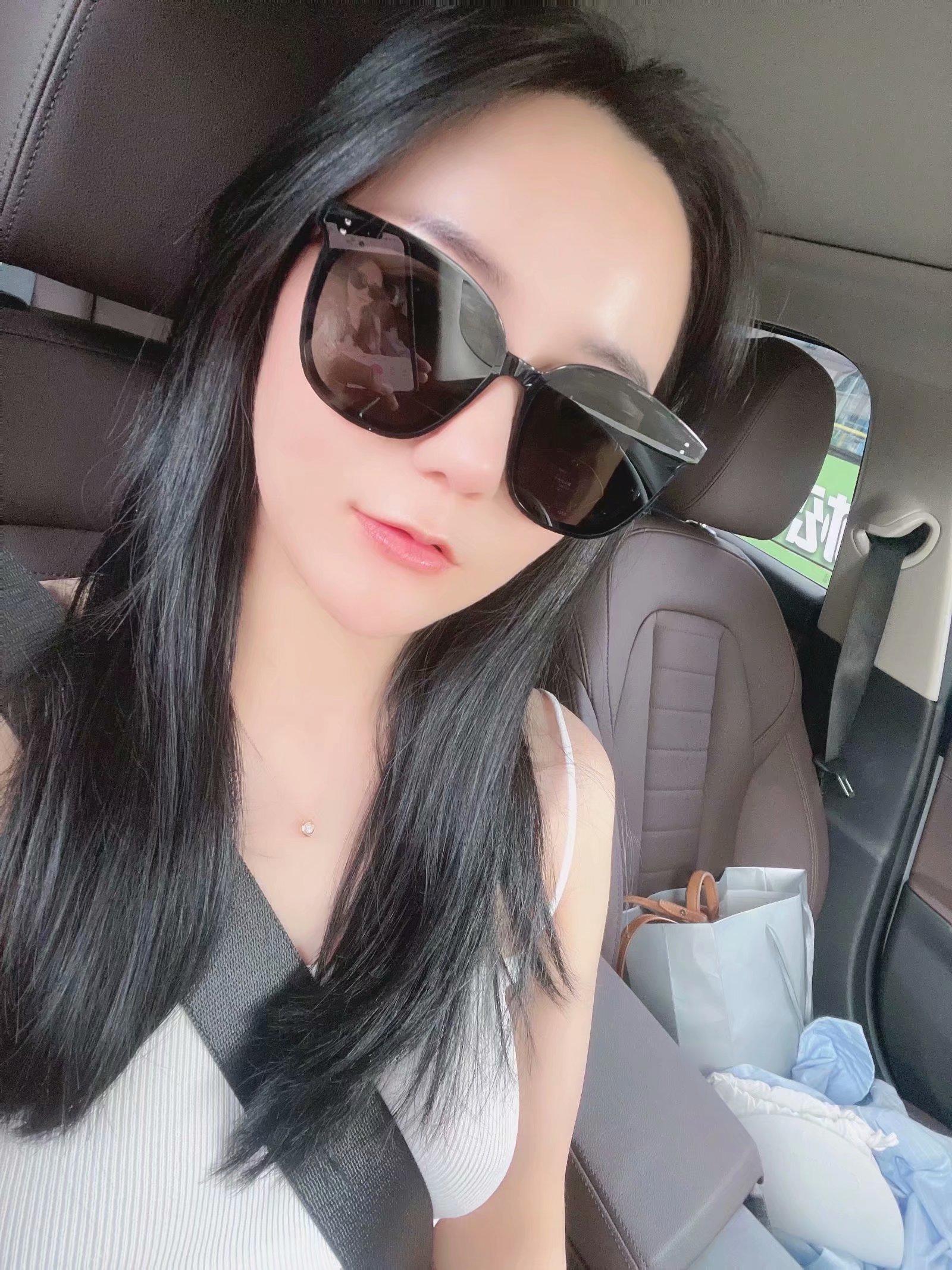 回购多次的敏感娇小类型的妹子 第3张