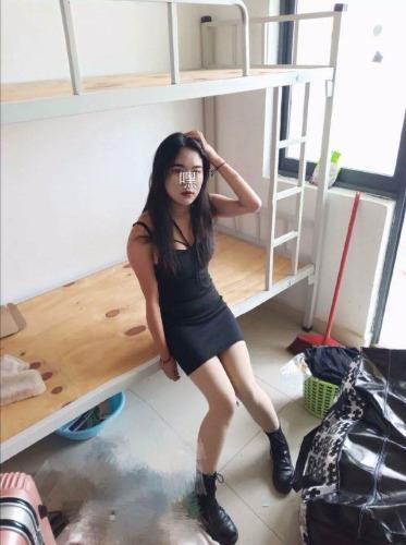 肤色超级好看的大连妹子 第2张