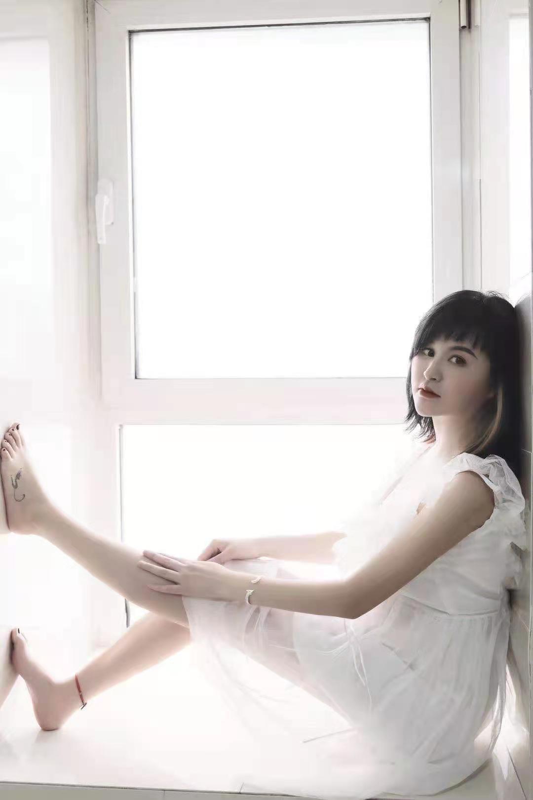 老狼推荐27的短发小美女 第1张