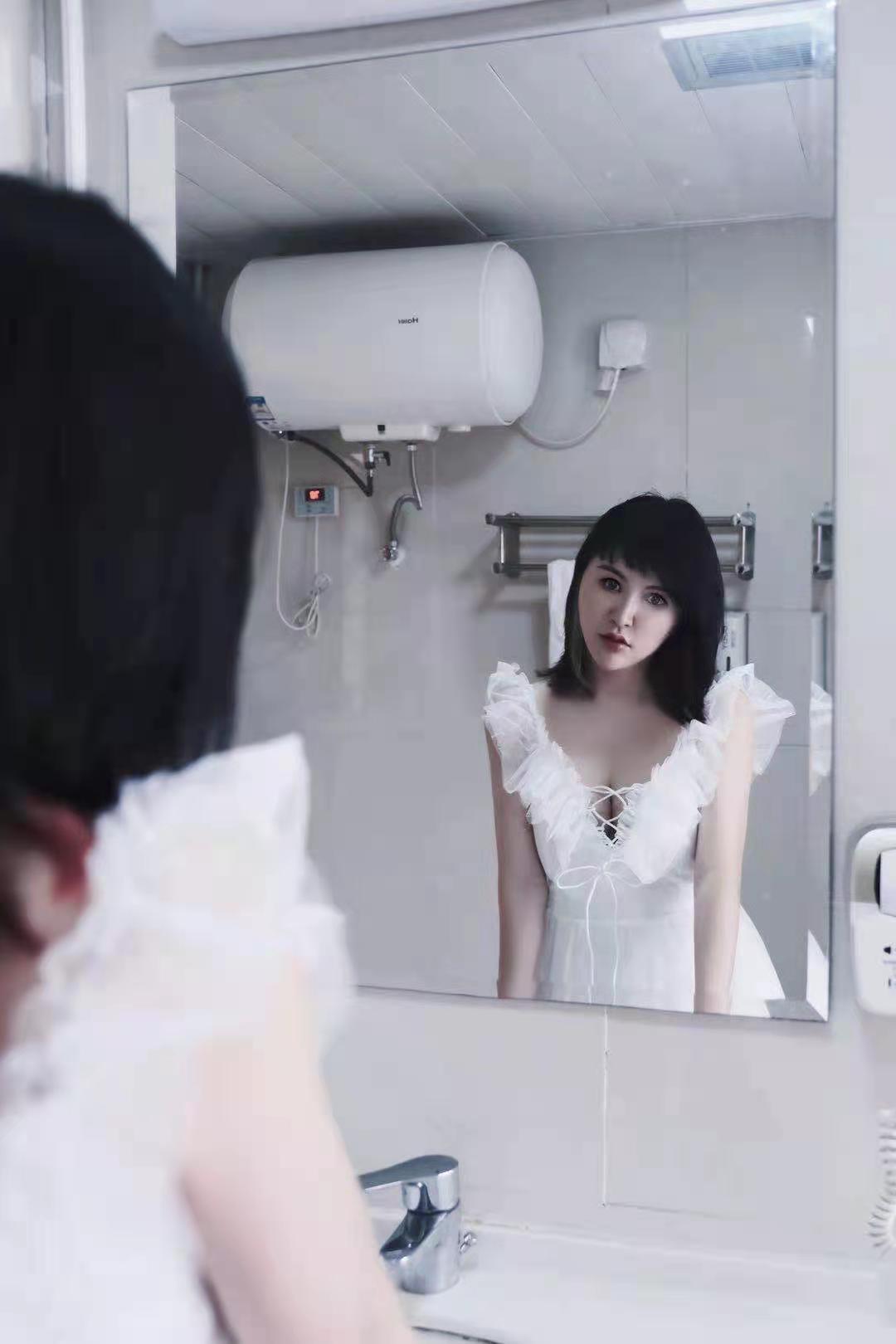 老狼推荐27的短发小美女 第2张