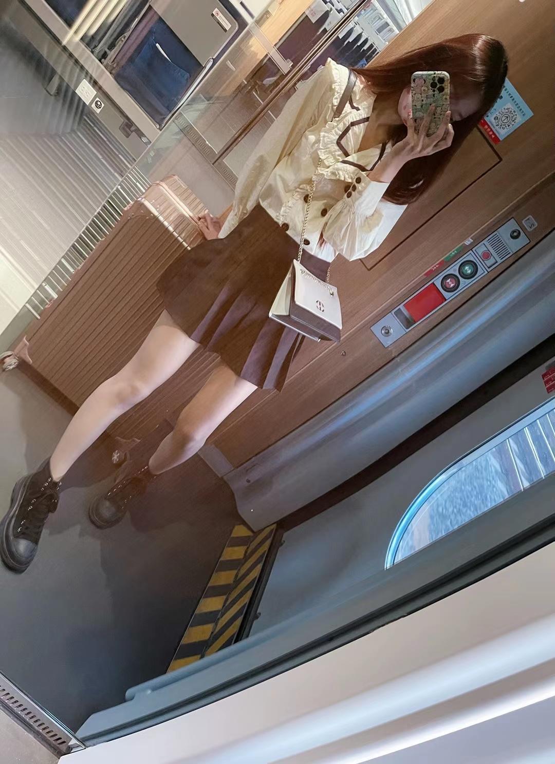 00年长腿嫩妹颤抖记 第3张
