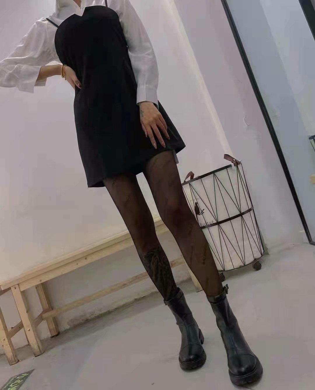 00后大长腿一枚身高172 第1张