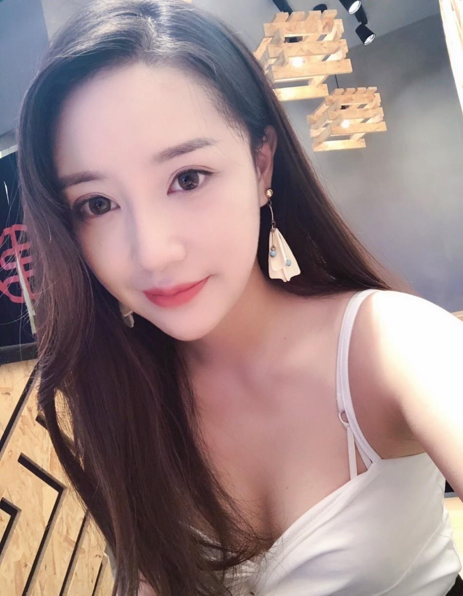保定市某大的学生妹做兼职 第1张