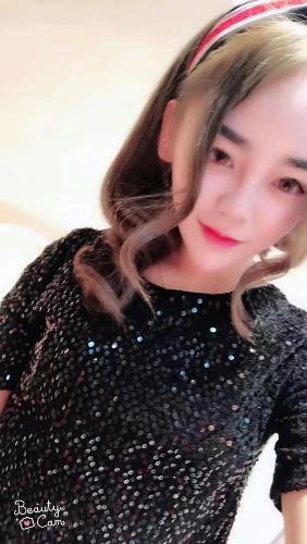 很嫩的一个妹子 第2张