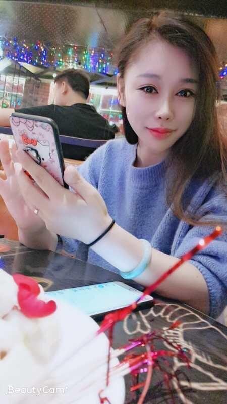 长春永春商城附近的妹子 第1张