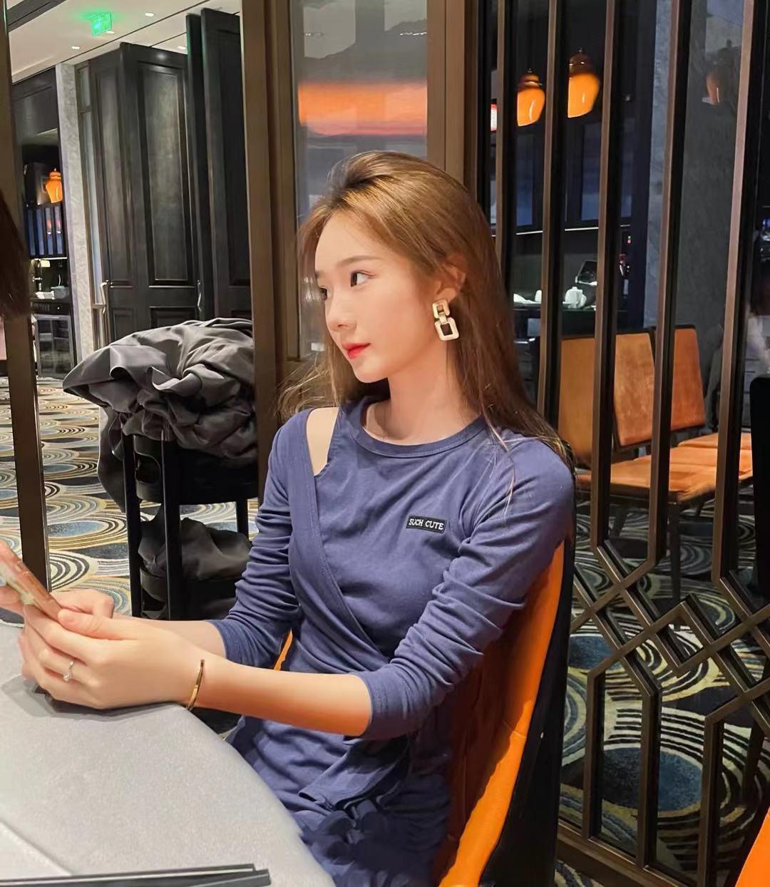 挺清纯的一个小美女 第1张