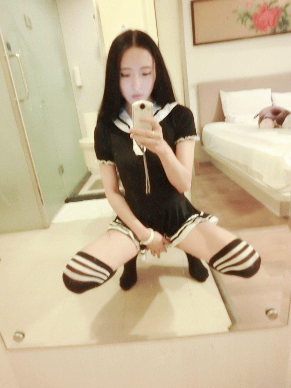 验证个兼职的小姐姐腿长皮肤白 第1张