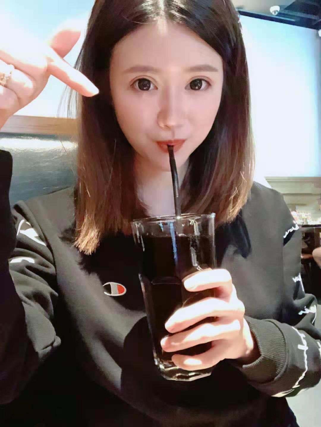 挺好看挺有活力的小妹妹 第1张