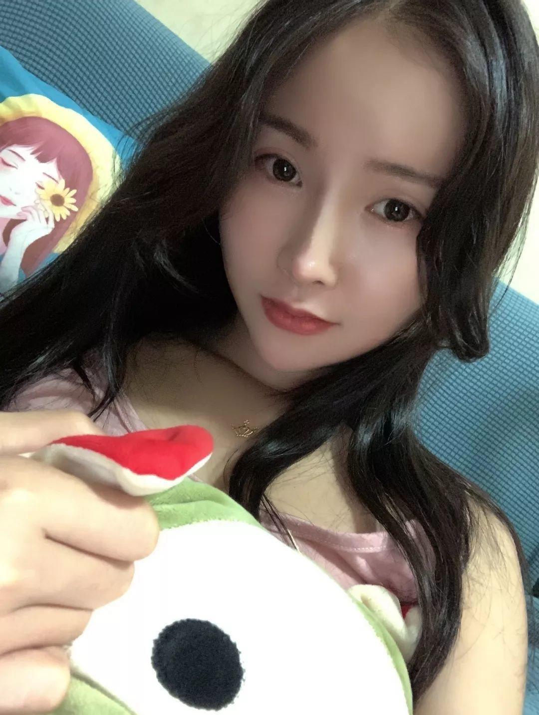 出差物色的一个兼职美女,身材火辣、屁股很翘 第1张