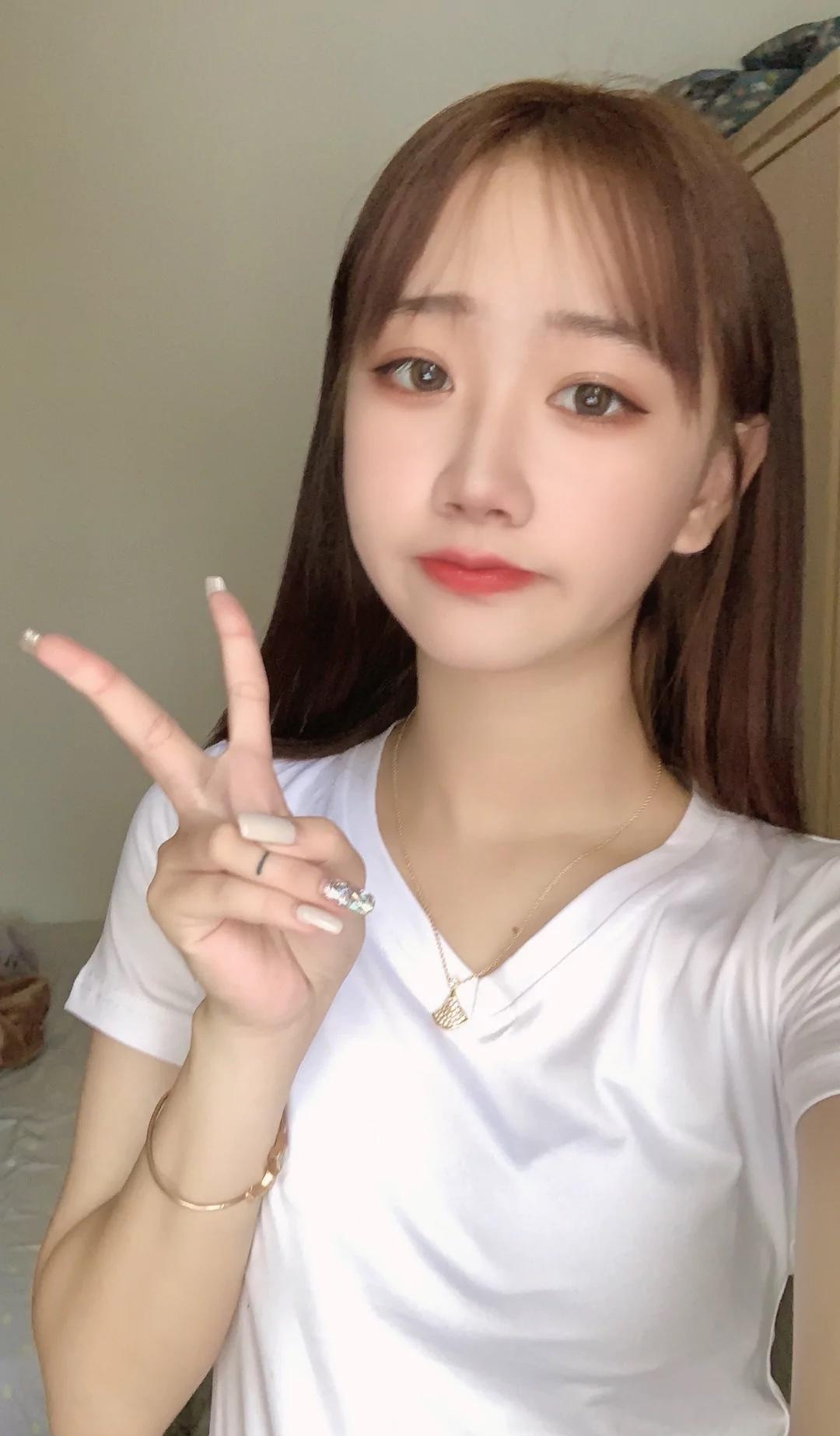 回民街约啪骚妹,别被清纯外表迷惑,做起来够骚 第3张