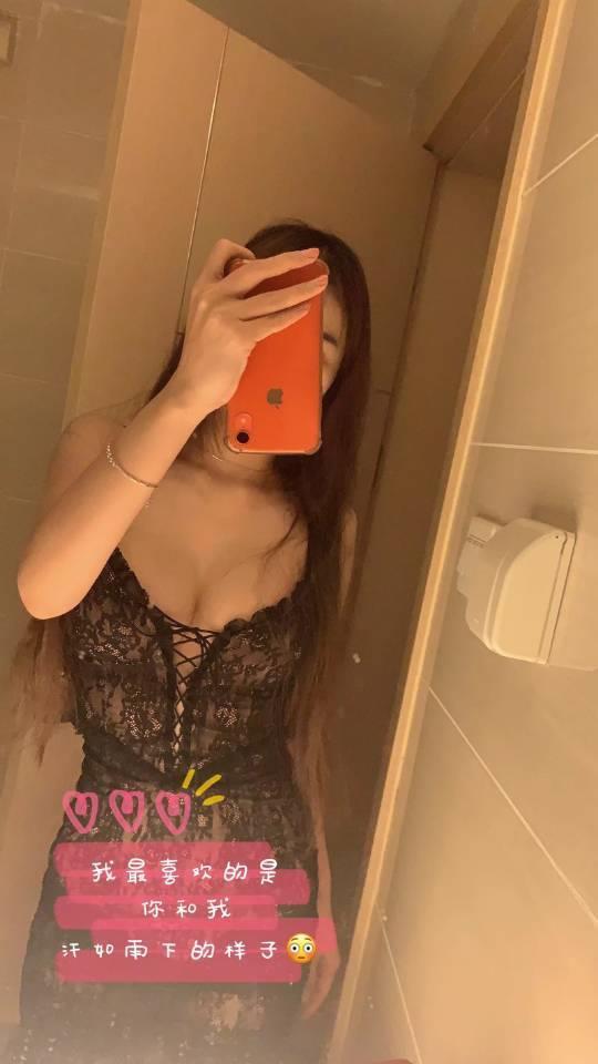 相当不错的美女安然，肤白貌美 第1张