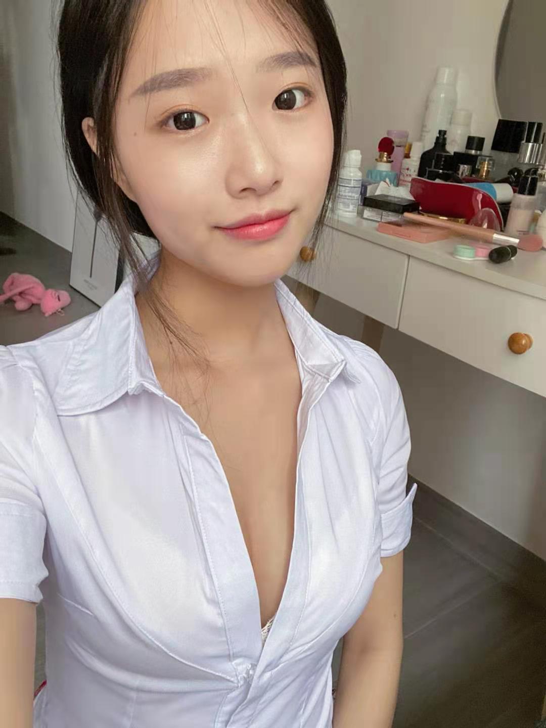 出差约会小嫩妹不到20岁咬一口会流水 第1张